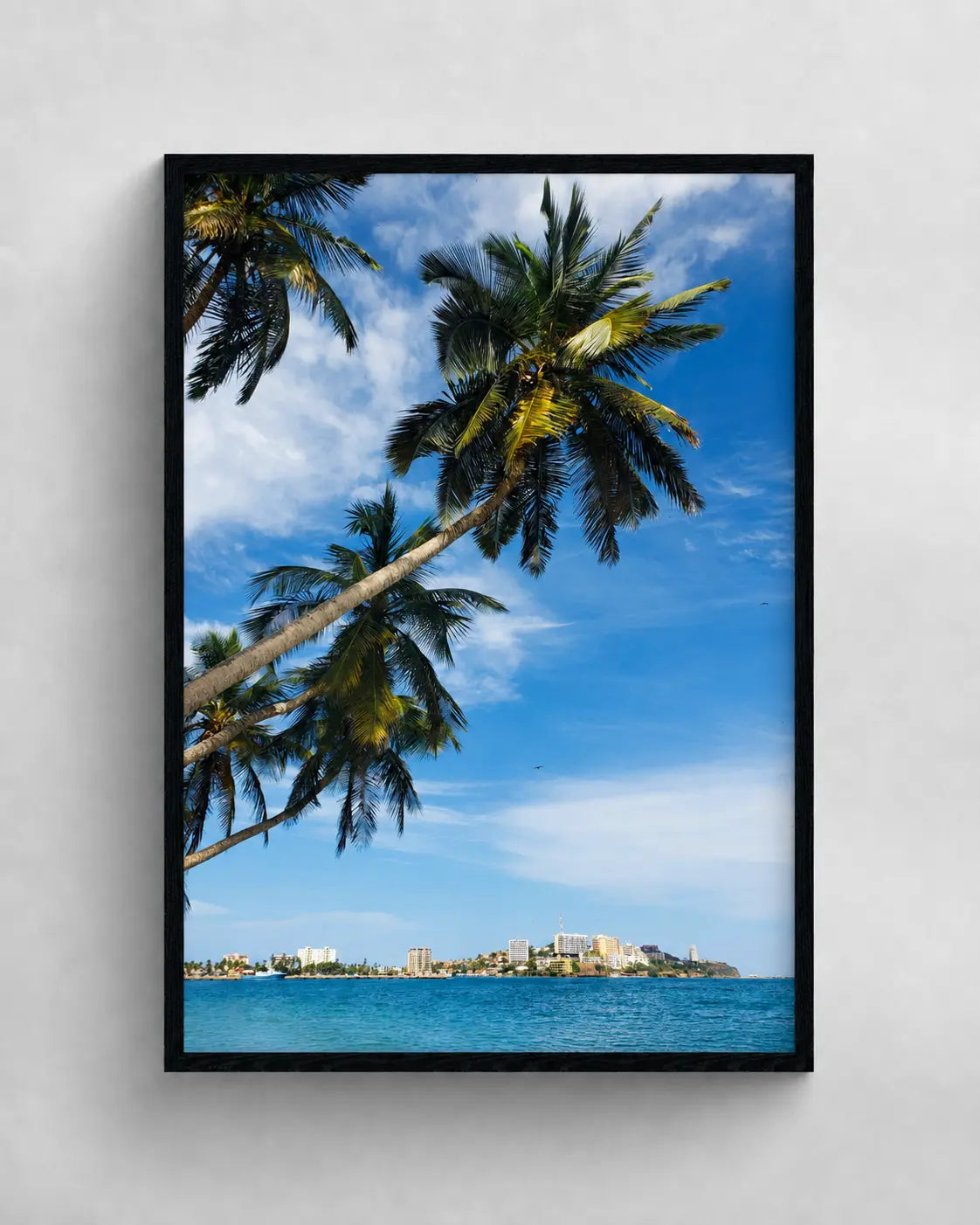 Cuadro decorativo enmarcado de palmeras frente al mar 80x60 cm