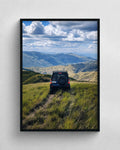 Cuadro decorativo enmarcado de camioneta 4x4 en la montaña 80x60 cm